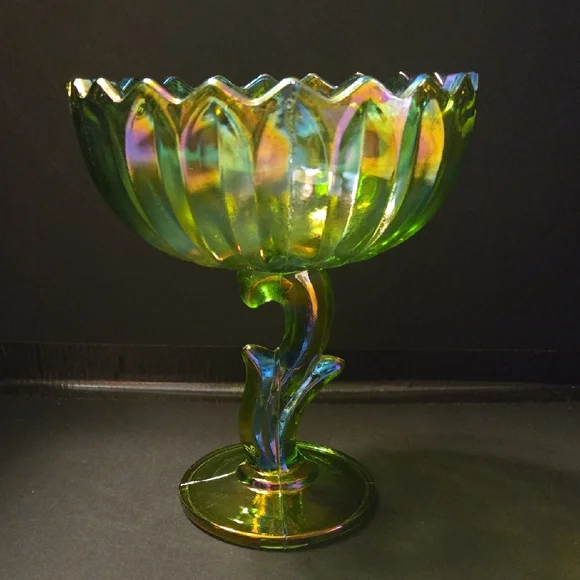 Iridescent Green Glass Art Bowl - Picture 2 of 9